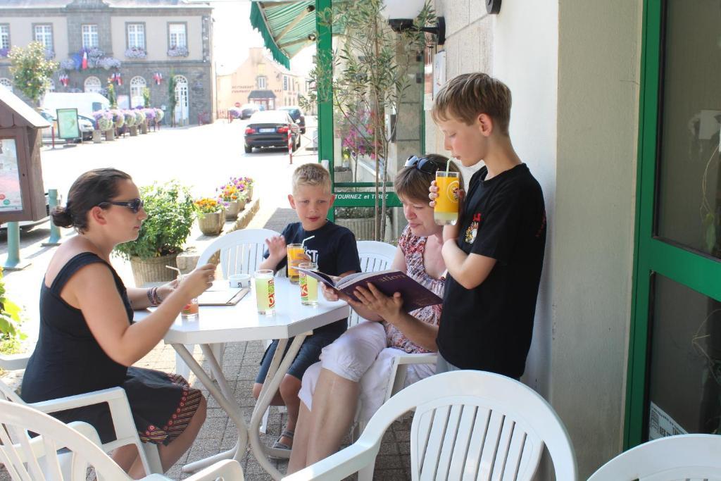 Hotel Les Voyageurs Sizun Zewnętrze zdjęcie